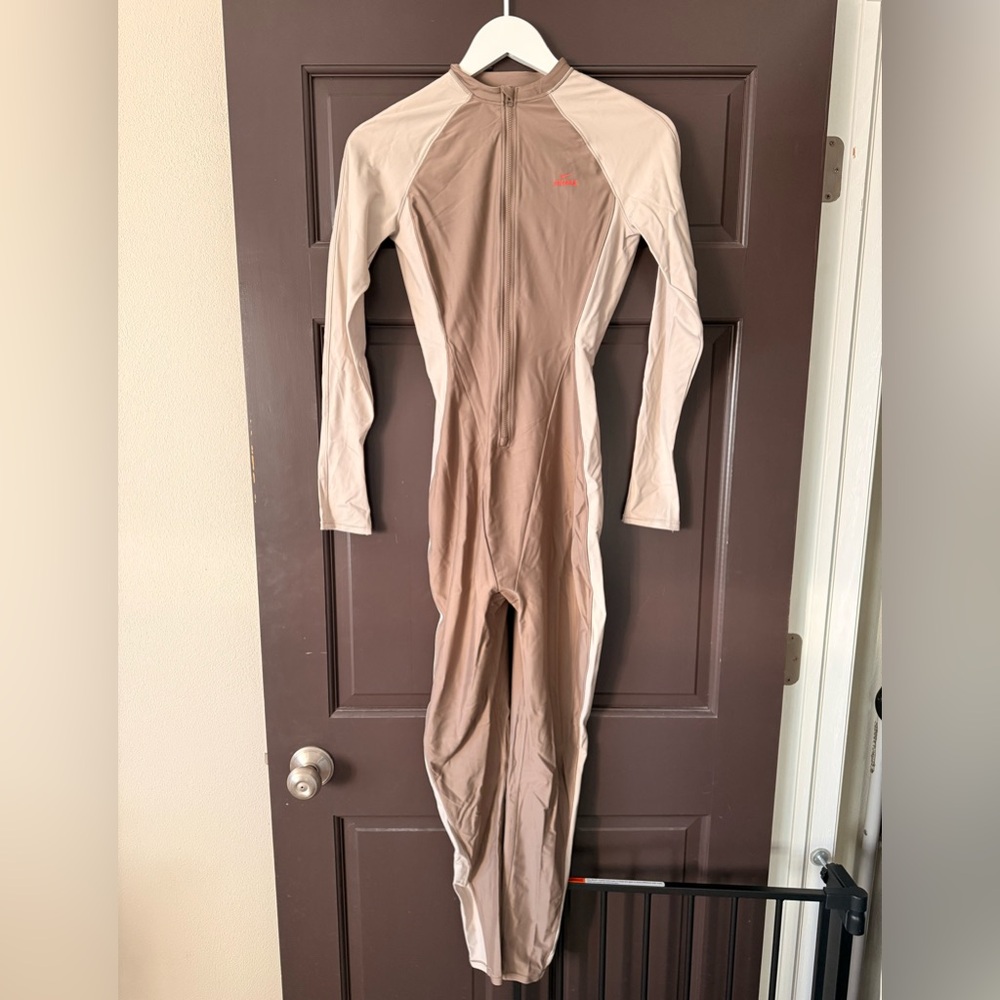 NikeSKIMS SHINE ZIP FRONT LONG ONESIE Truffle Stone Bodysuit NWT Nike Skims S